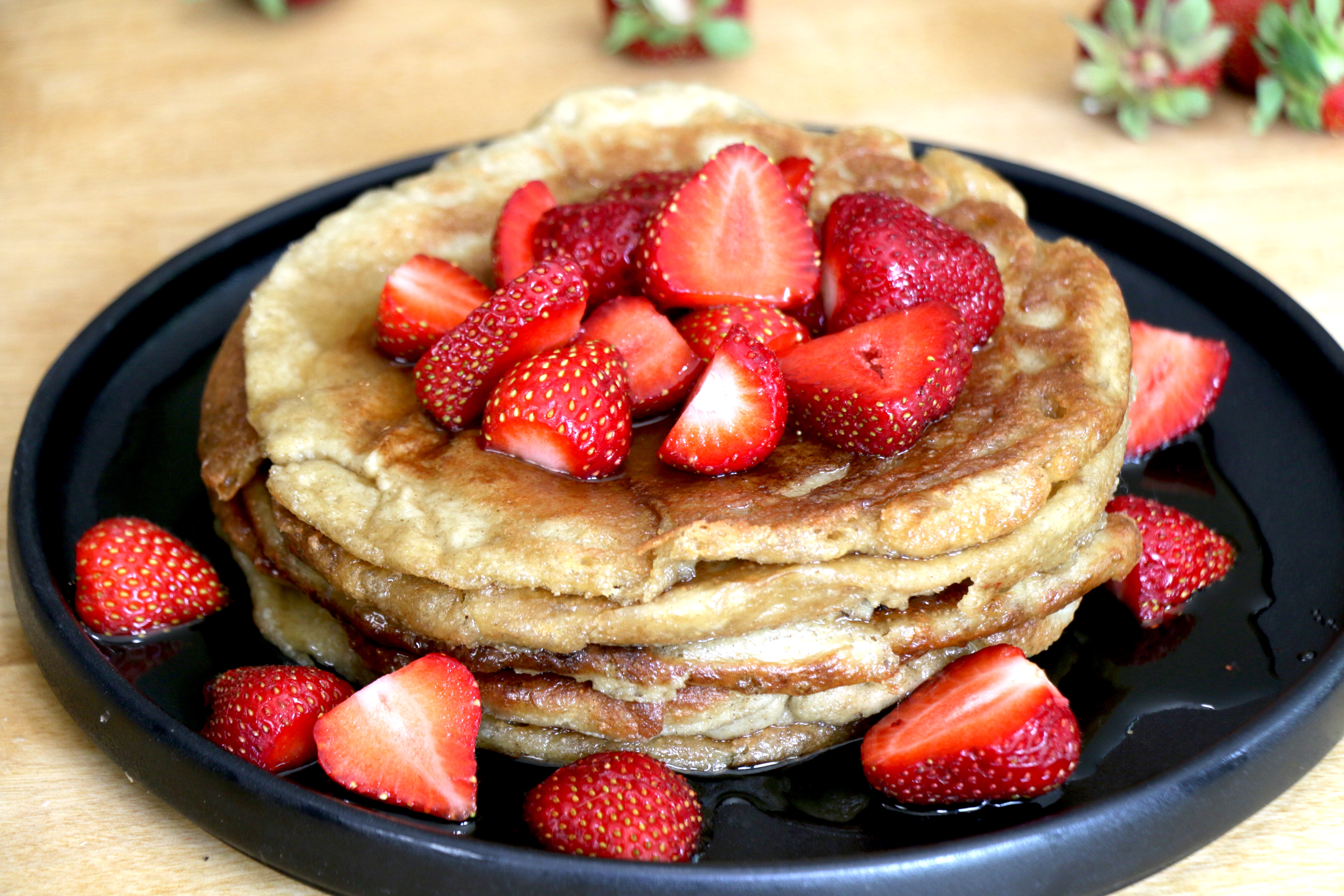 Crêpes vegan au matcha et coulis de framboises - Recette Crêpes